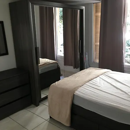 50 M De La Et 60 M Carre Au Centre Apartman